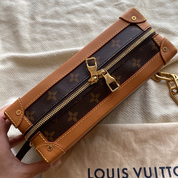 Louis Vuitton - Picture 4 of 11